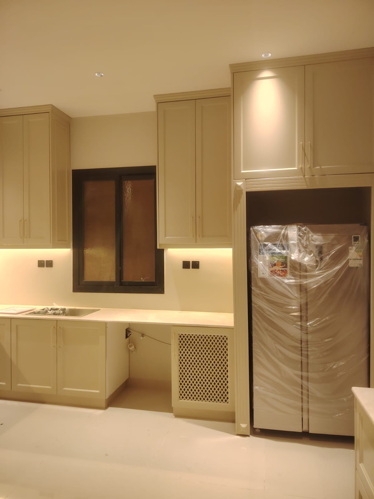 "تركيب مطابخ ألمنيوم، صيانة شاملة، وتغيير سحابات"